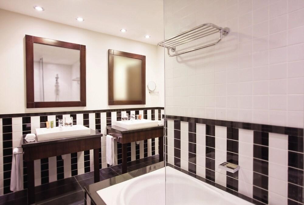 MOVENPICK HOTEL APARTMENTS AL MAMZAR photo 4