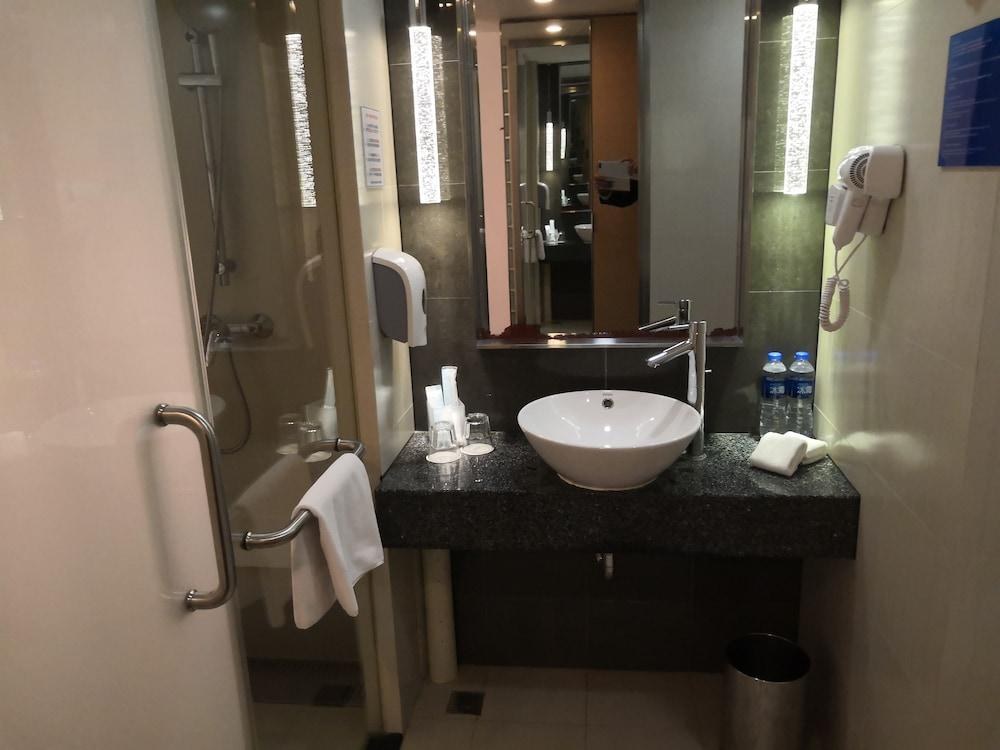 Holiday Inn Express Shanghai Jinsha photo 2