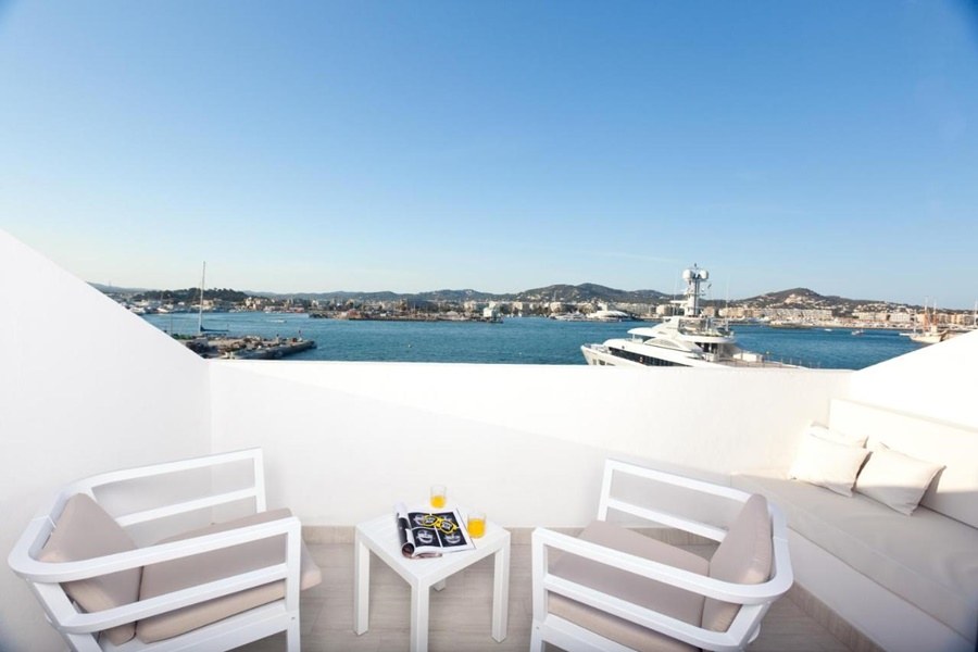 RYANS LA MARINA - ADULTS ONLY photo 3
