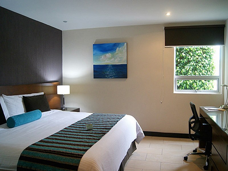 COUNTRY HOTEL & SUITES photo 3