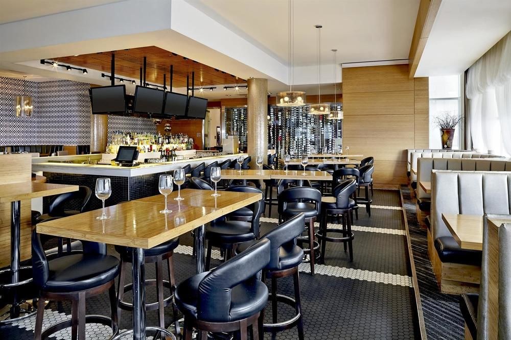 FOUR POINTS BY SHERATON CALGARY AIRPORT photo 2