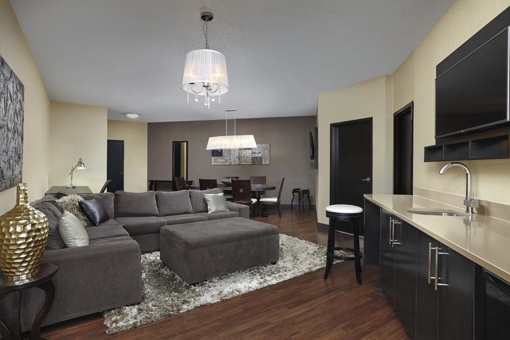 FOUR POINTS BY SHERATON HOTEL  SUITES CALGARY WEST