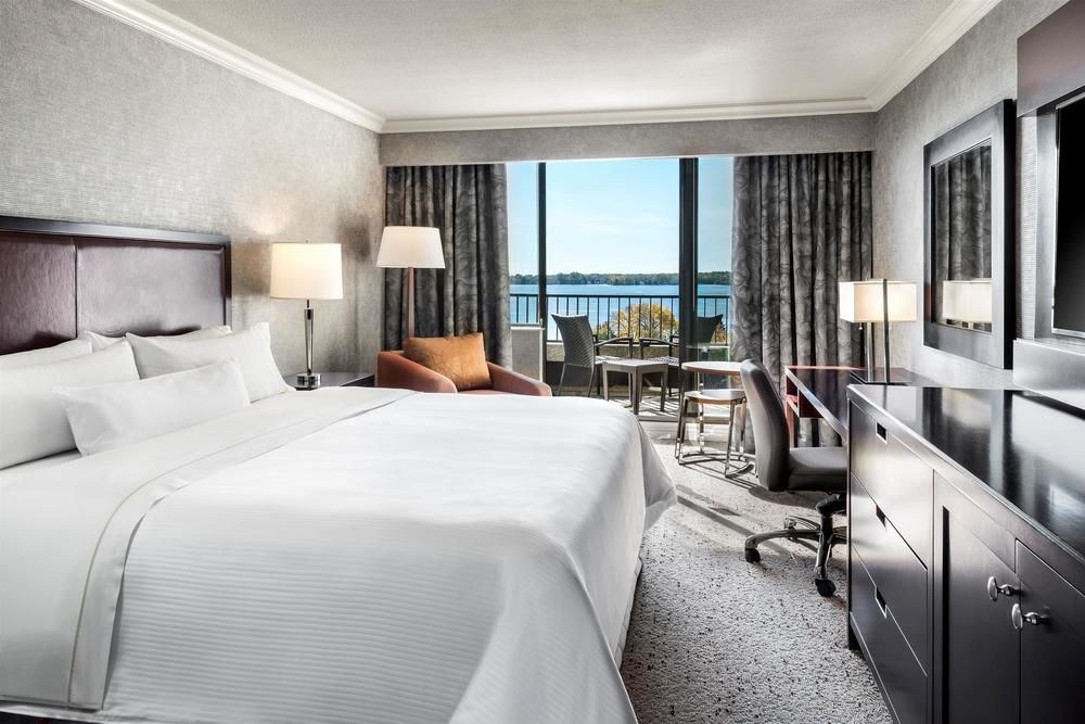 THE WESTIN HARBOUR CASTLE, TORONTO photo 2