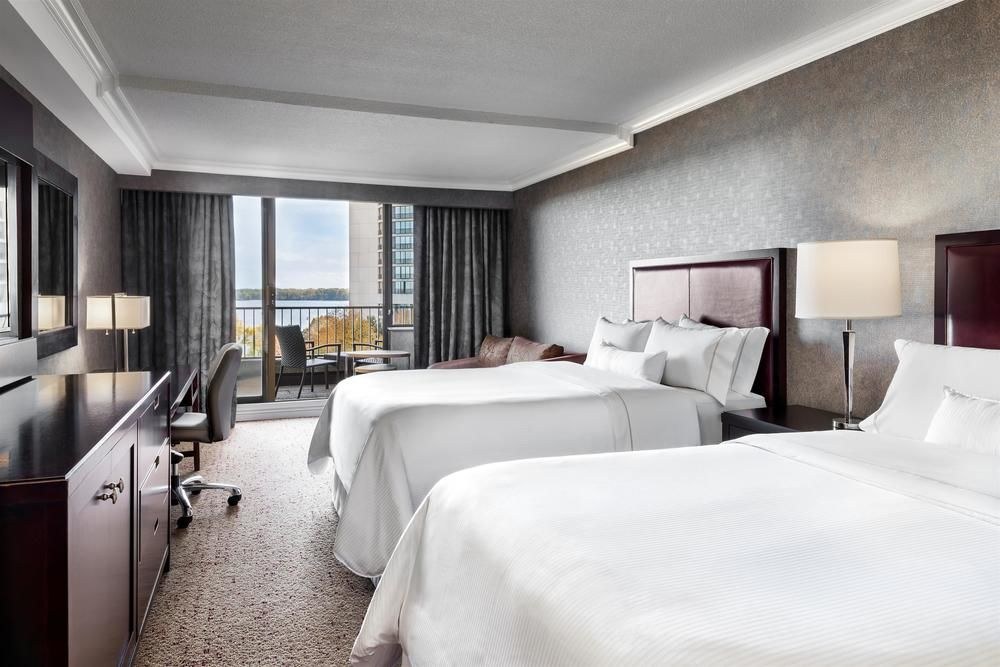 THE WESTIN HARBOUR CASTLE, TORONTO photo 3
