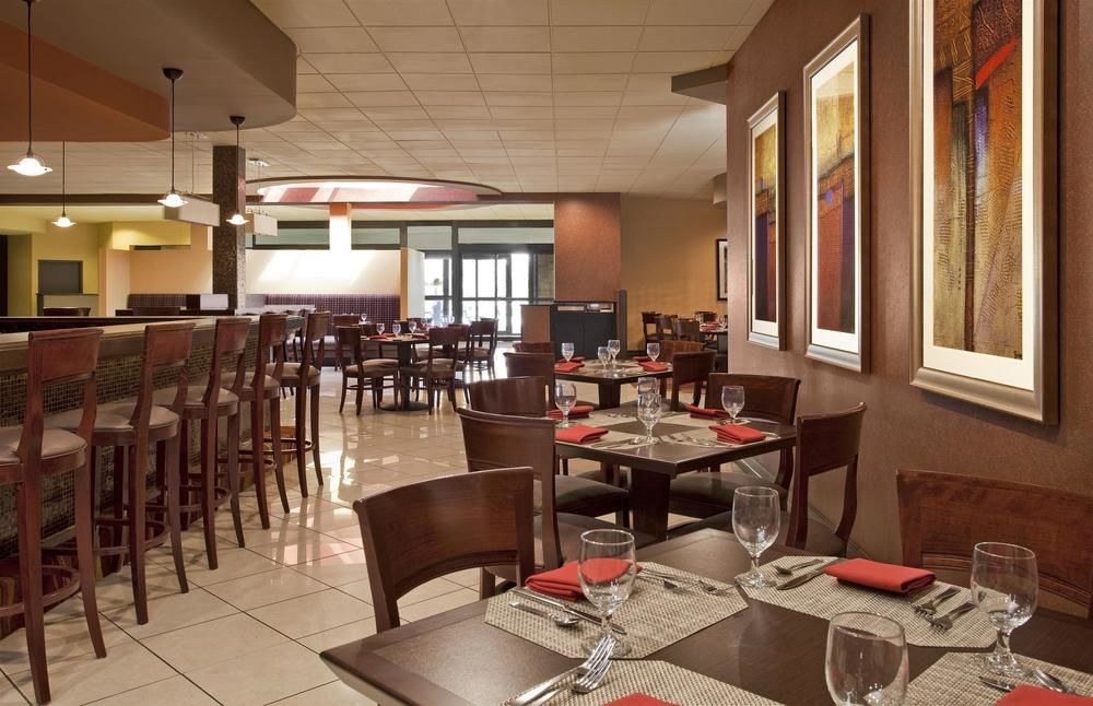 FOUR POINTS BY SHERATON MILWAUKEE NORTH SHORE
