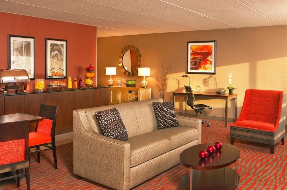 FOUR POINTS BY SHERATON MILWAUKEE NORTH SHORE photo 1