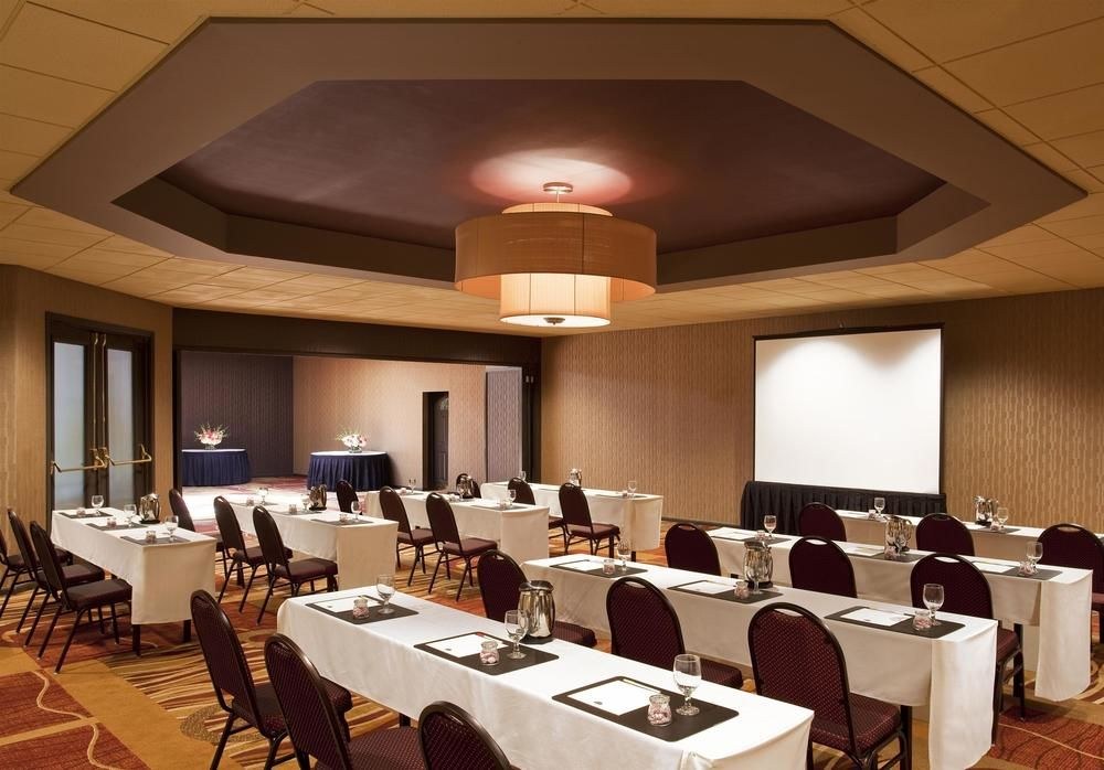 FOUR POINTS BY SHERATON MILWAUKEE NORTH SHORE photo 2