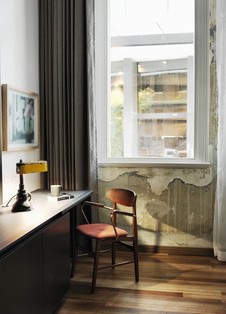 THE OLD CLARE HOTEL photo 2