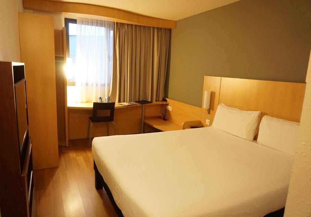 IBIS GIRONA photo 3