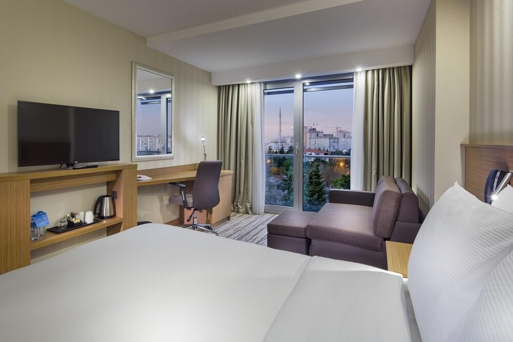Hampton by Hilton Istanbul Atakoy photo 2