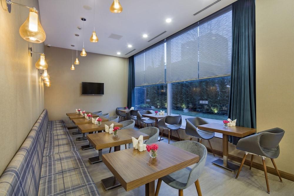 Hampton by Hilton Istanbul Atakoy photo 3