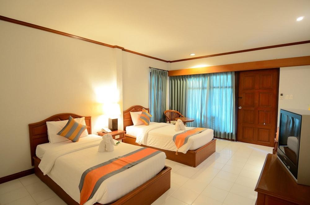 FIRST BUNGALOW BEACH RESORT photo 2