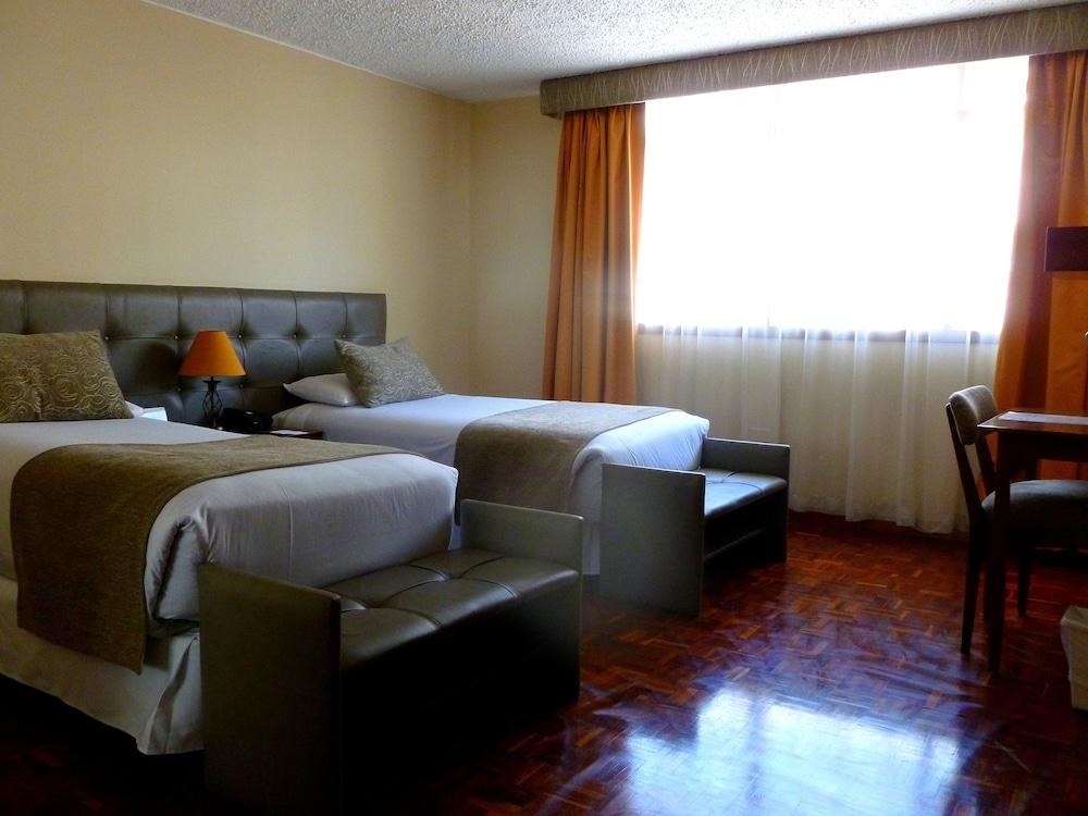 Embassy Hotel photo 2