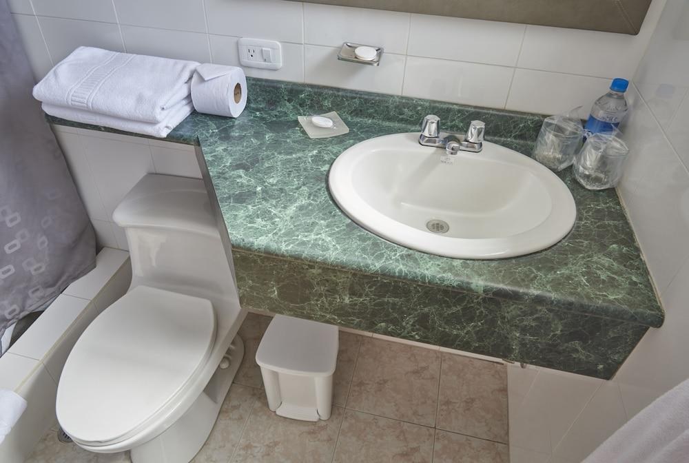 Embassy Hotel photo 4