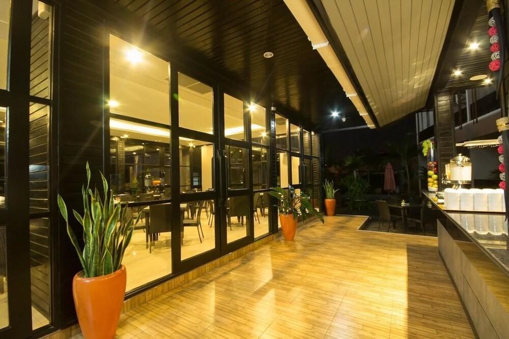 GOLDEN TULIP ESSENTIAL PATTAYA photo 2