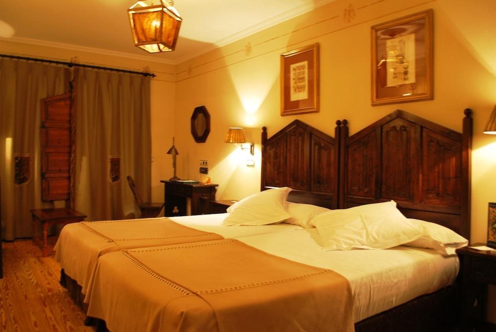 Parador de Olite photo 1