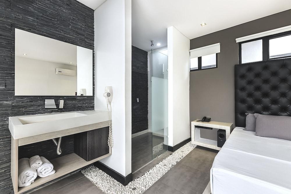 Hotel 47 Medellin Street photo 2
