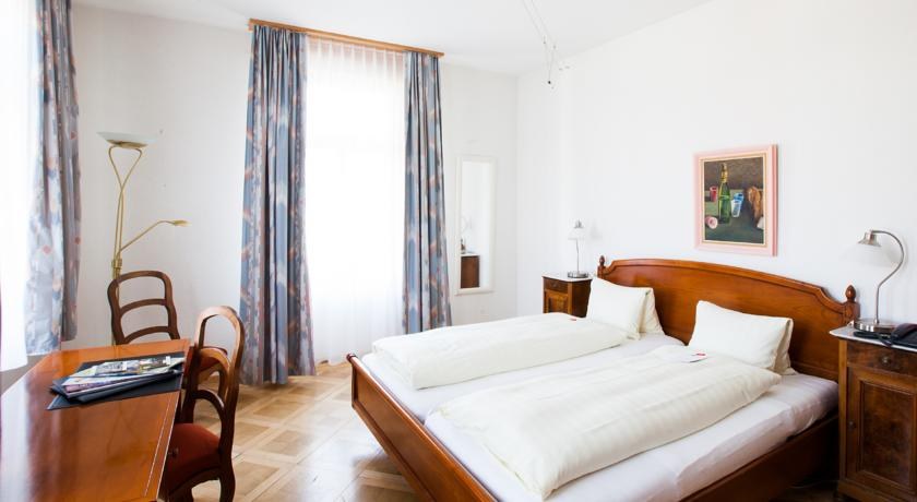 CARLTON- EUROPE VINTAGE ADULTS HOTEL photo 2