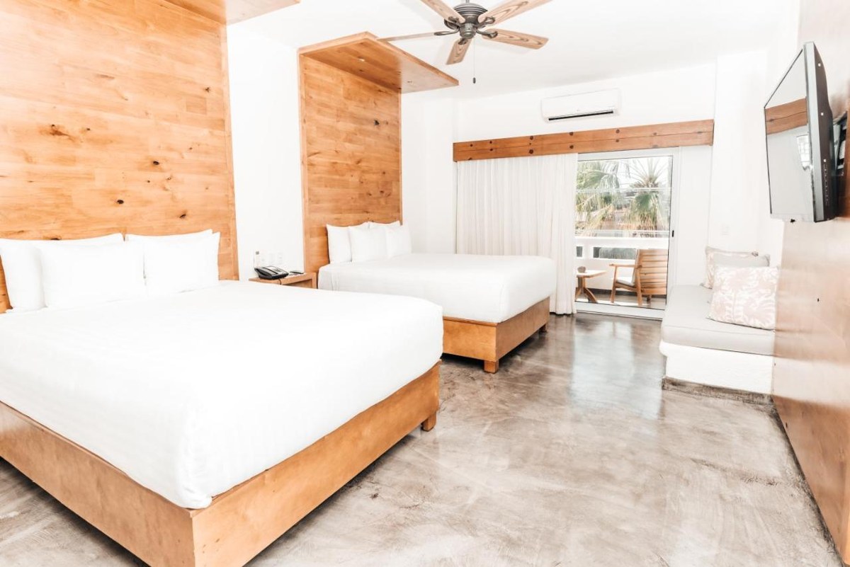 BAHIA HOTEL & BEACH HOUSE photo 2