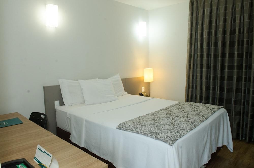 Hotel Impar Suites Expominas photo 4
