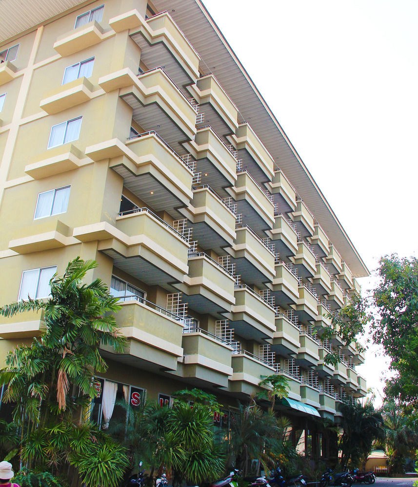 ROYAL TYCOONPLACE HOTEL photo 2
