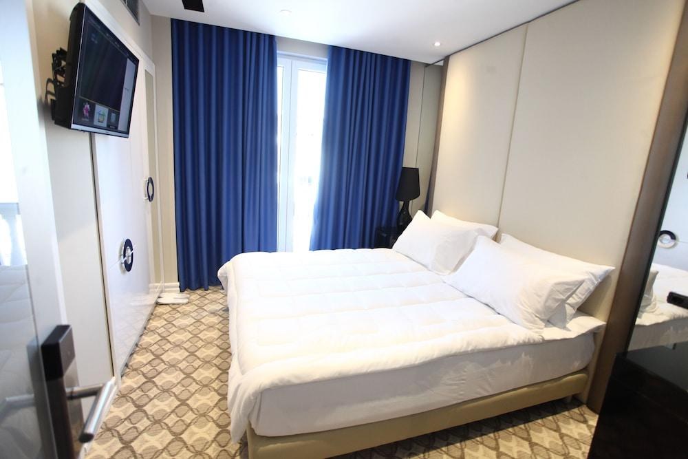 SENATOR HOTEL photo 2