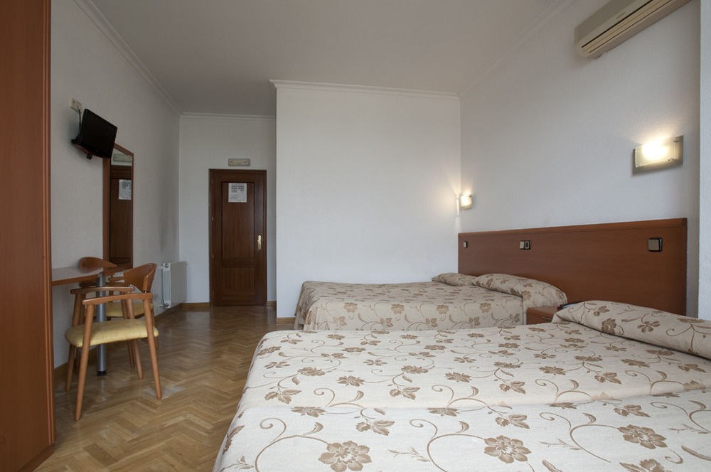 HOSTAL LUIS XV photo 2