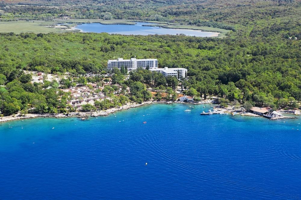 BELI KAMIK RESORT