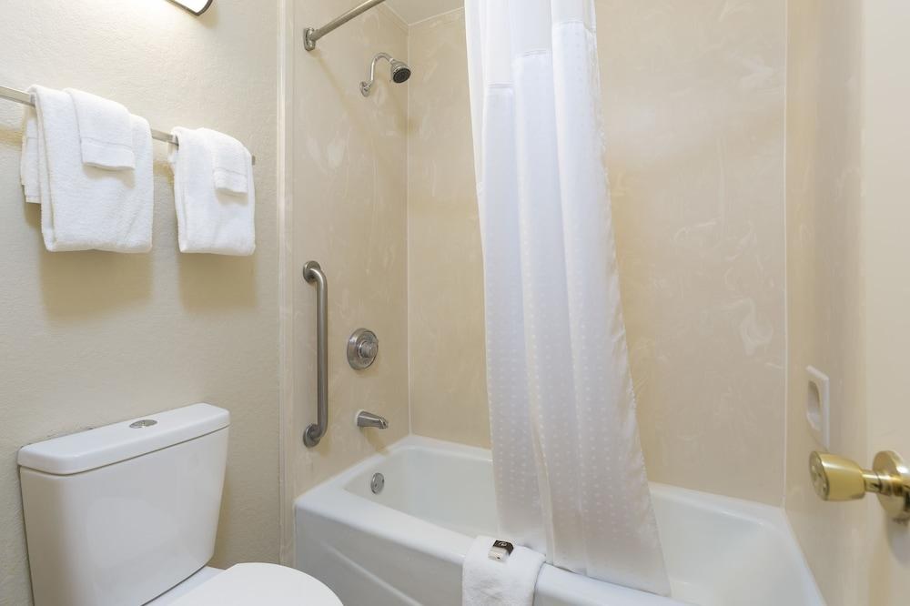ROSEN INN INTERNATIONAL photo 4