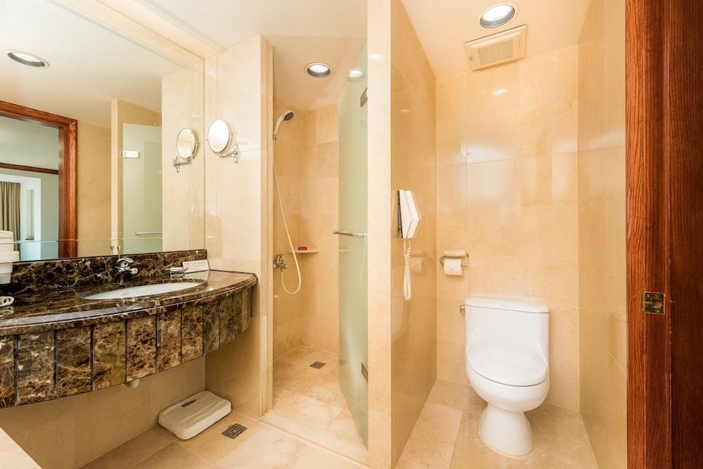 HOTEL TAINAN photo 2