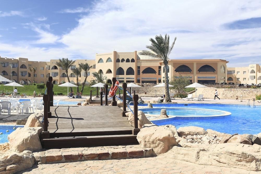 Three Corners Equinox Beach Resort~ photo 4