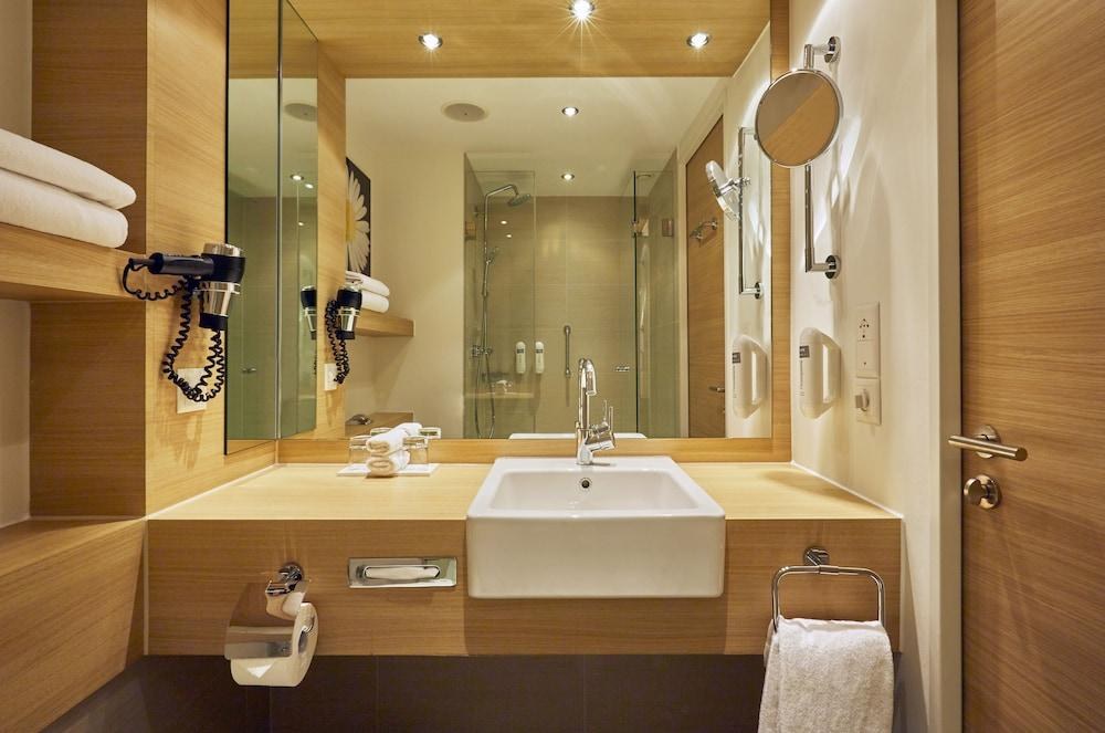 H+ HOTEL ZURICH photo 2