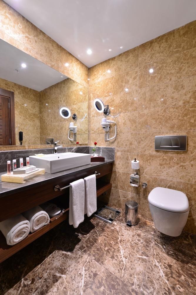 Clarion Hotel Istanbul Mahmutbey photo 2