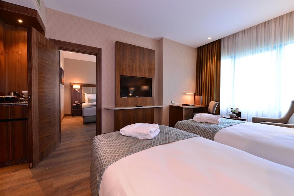 Clarion Hotel Istanbul Mahmutbey photo 3