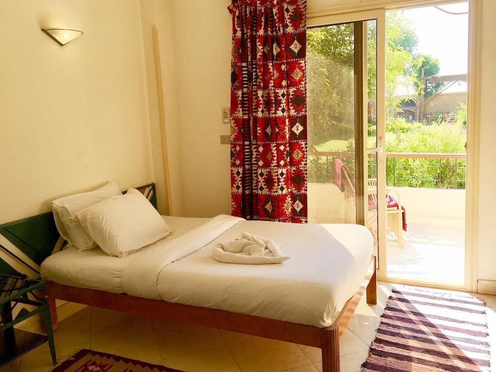 New Memnon Hotel photo 2