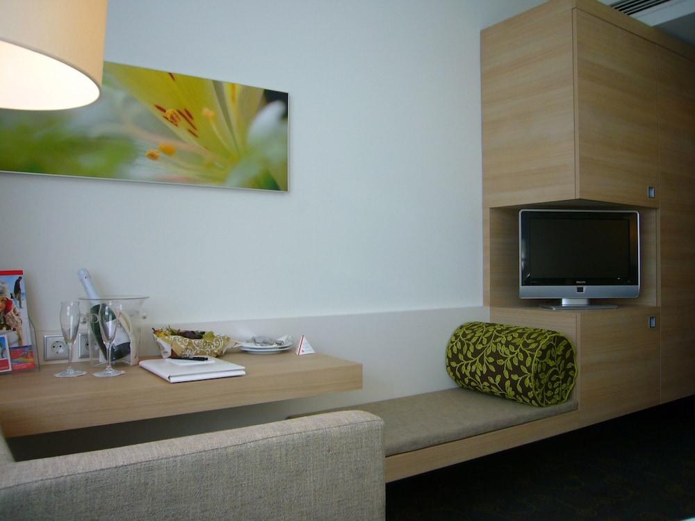 H+ HOTEL SALZBURG photo 2
