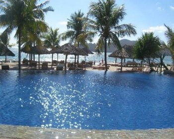 THOMPSON ZIHUATANEJO, A BEACH RESORT