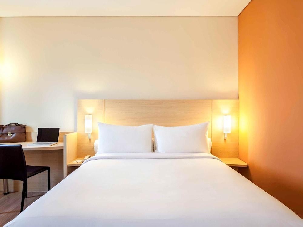 IBIS JAKARTA HARMONI photo 2