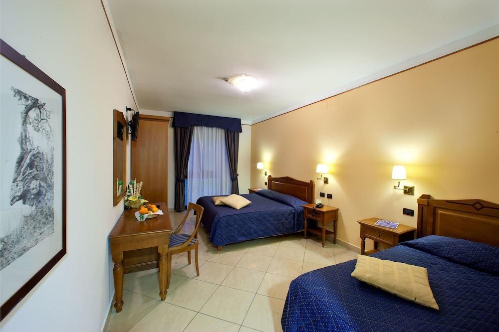 ULISSE DELUXE HOSTEL photo 2