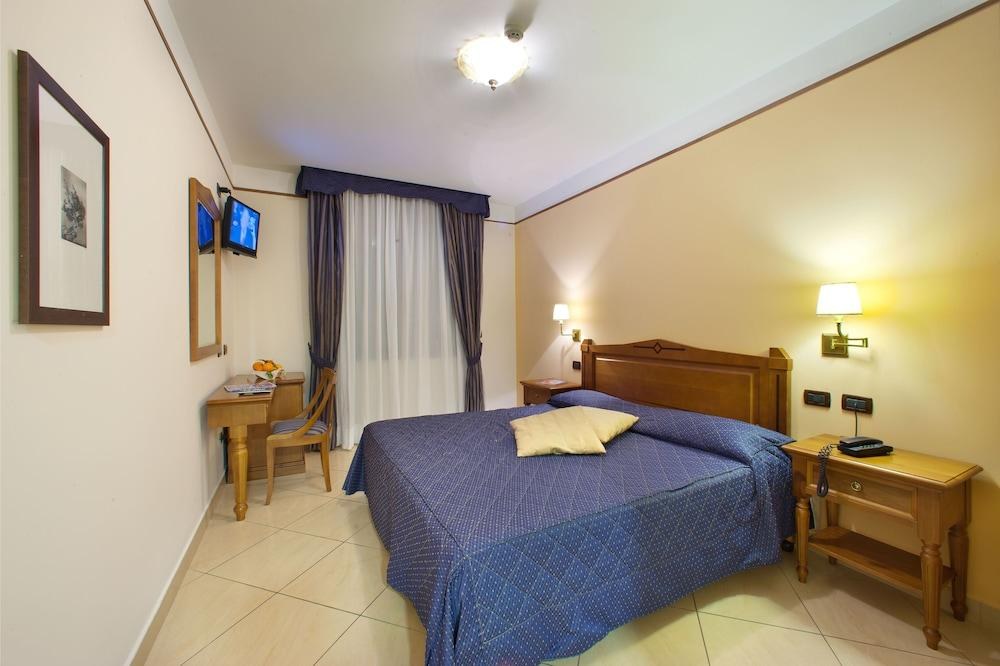 ULISSE DELUXE HOSTEL photo 3