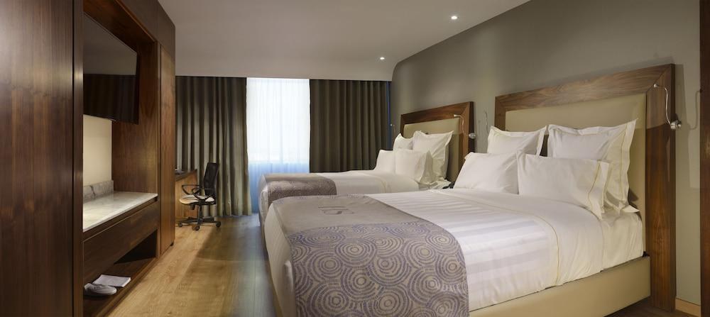 HS HOTSSON Hotel Silao photo 2