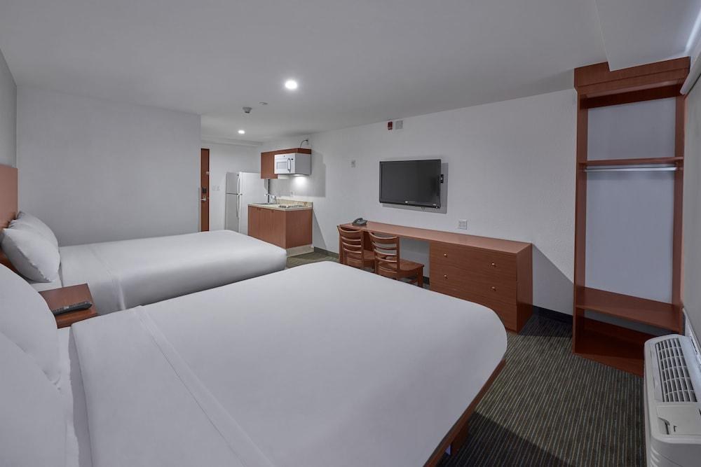 Extended Suites Monterrey Aeropuerto photo 3