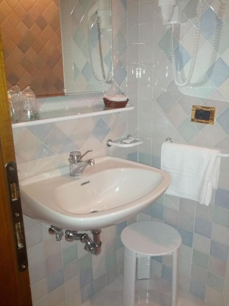 Hotel Villa Tiziana photo 3