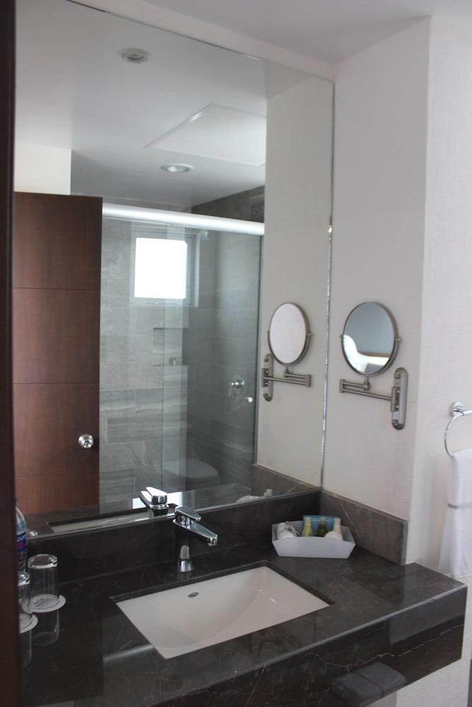 ECO HOTEL GUADALAJARA EXPO photo 4