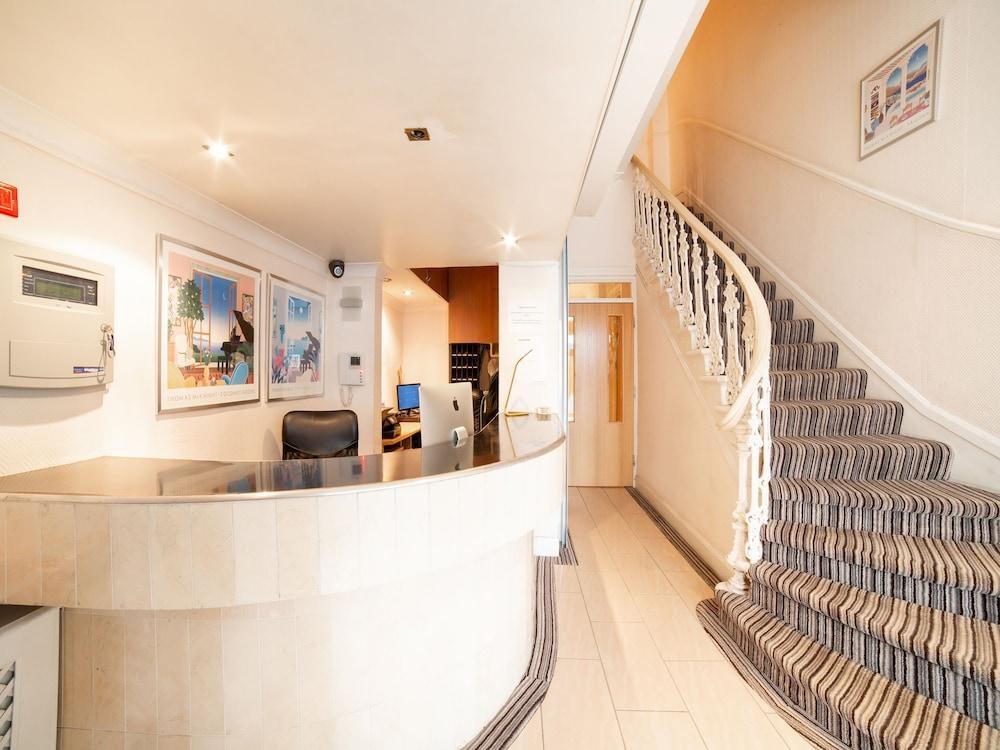 OYO Amsterdam Hotel photo 2