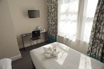 MSTAY RUSSELL COURT HOTEL