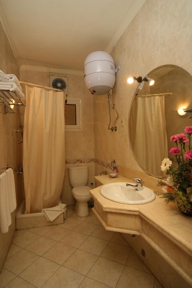 GOLDEN CARVEN HOTEL~ photo 1