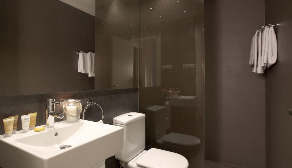 Duquesa Suites Landmark Hotel by Duquessa Hotel Collection photo 3