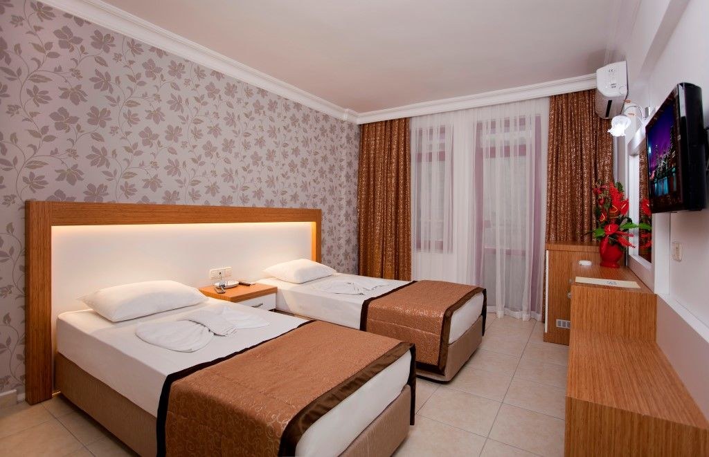 DIAMORE HOTEL photo 2