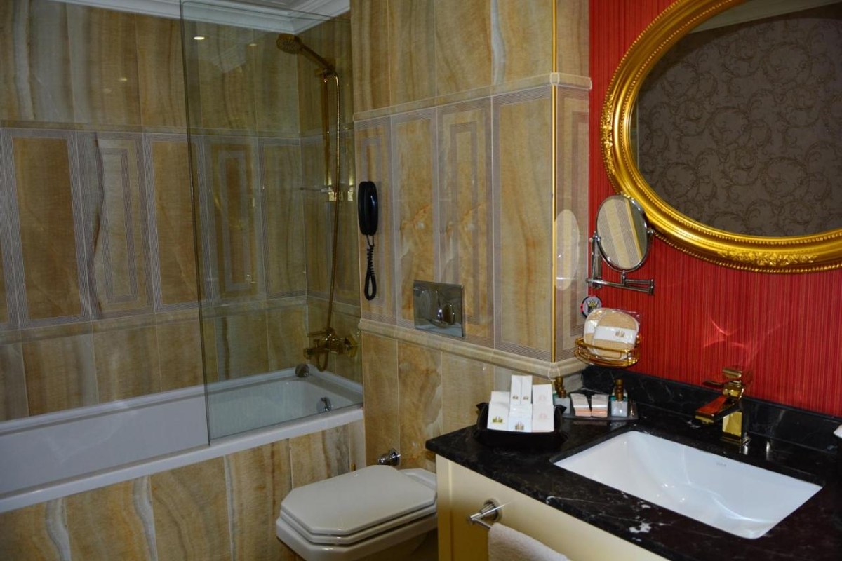 INTOURIST PALACE HOTEL & CASINO BATUMI photo 2